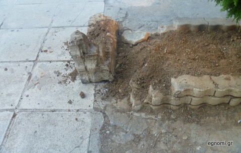 Παγίδα στο πεζοδρόμιο