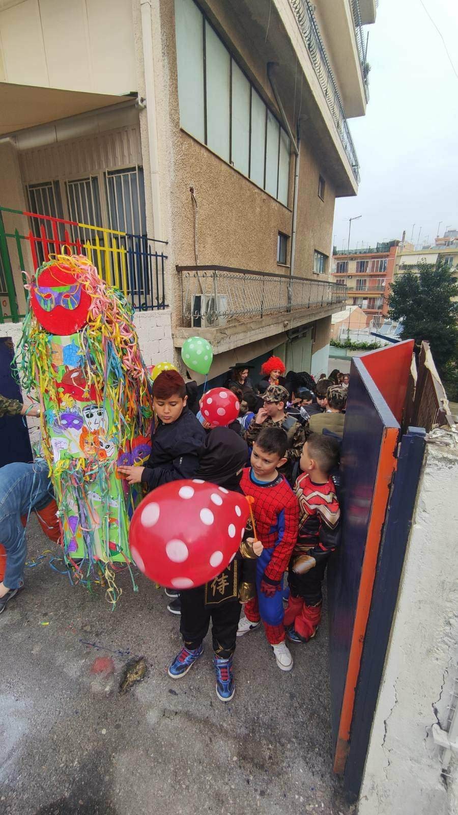 26ο ΔΗΜΟΤΙΚΟ ΧΑΛΚΙΔΑΣ: Εφεραν τις Απόκριες στη γειτονιά τους!