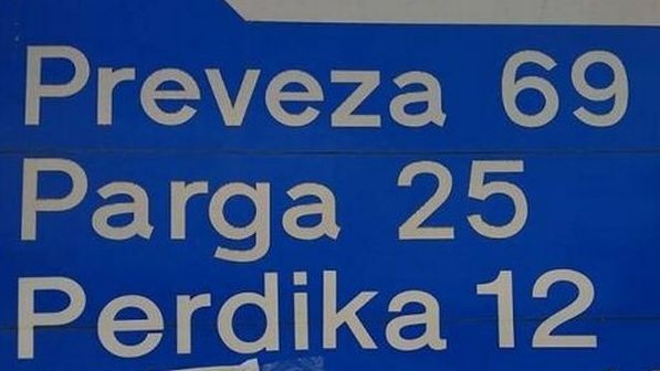 Απίστευτο σημείωμα σε πινακίδα της Εθνικής οδού (pic)