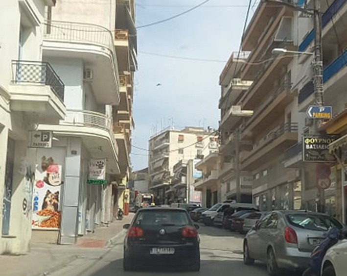 ΧΑΛΚΙΔΑ: Μποτιλιάρισμα από την αποκομιδή σκουπιδιών