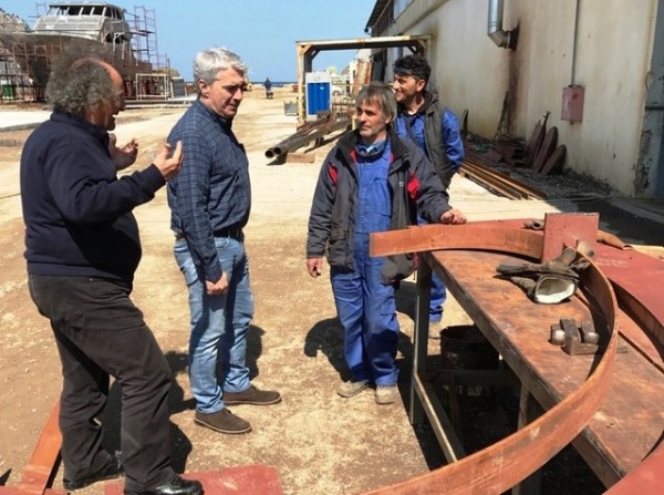 Τα Ναυπηγεία στο Κυμάσι Μαντουδίου επισκέφτηκε ο Σίμος Κεδίκογλου