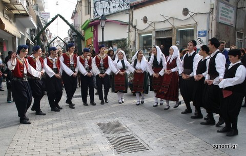 Η Χαλκίδα αποχαιρέτισε με χορούς το 2013