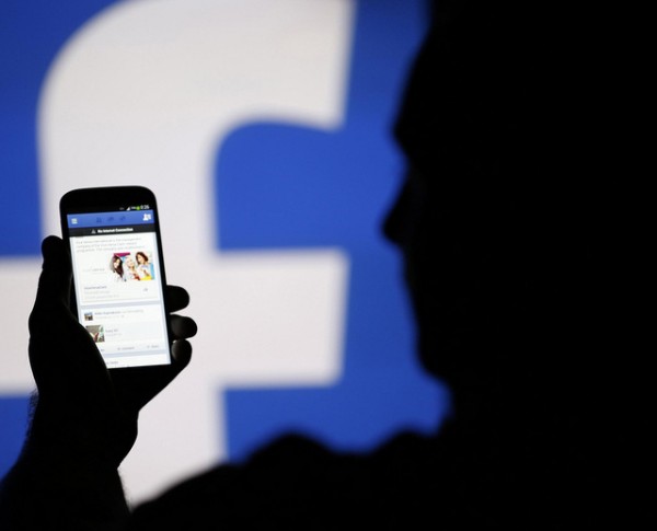 Εκανε live στο Facebook και παραλίγο να γκρεμίσει καφετέρια στο Λουτράκι