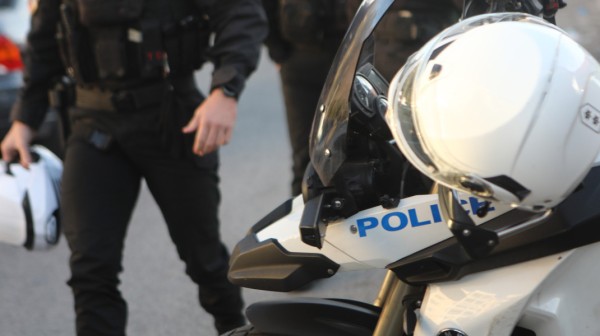 Στο νοσοκομείο 17χρονη που προσπάθησε να χωρίσει ζευγάρι που τσακωνόταν στη μέση του δρόμου