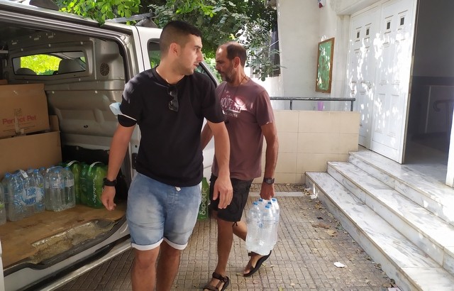 ΣΤΡΟΦΥΛΙΑ: Στήθηκε στέκι αγώνα και αλληλεγγύης πυροπλήκτων