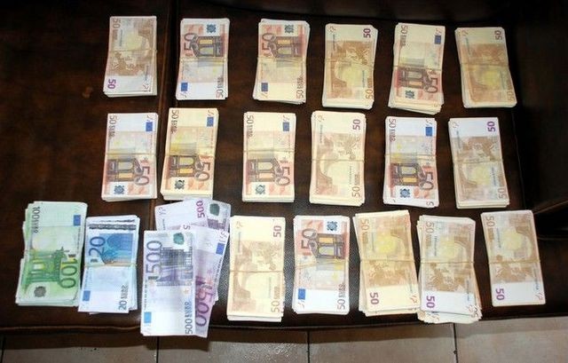 Σπείρα διακινούσε πλαστά χαρτονομίσματα υψηλής πιστότητας