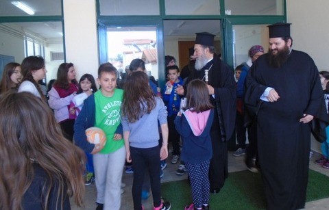 Πάντα κοντά στα παιδιά ο Μητροπολίτης Χαλκίδας