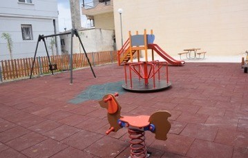 Νέες Παιδικές Χαρές σε Φύλλα και Μύτικα