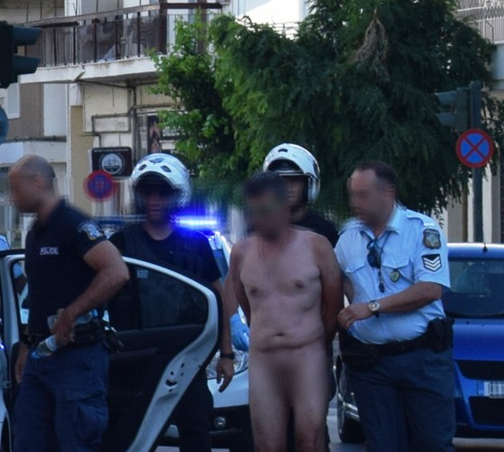 Περπατούσε ολόγυμνος στο κέντρο της πόλης