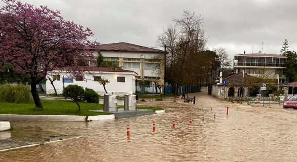 ΣΚΙΑΘΟΣ-ΚΑΚΟΚΑΙΡΙΑ: Συνεχίζεται η απαγόρευση κυκλοφορίας με απόφαση της αστυνομίας